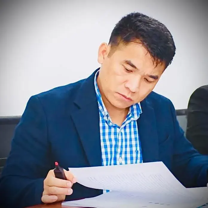 Portrait of Bunteng Long, Ph.D.